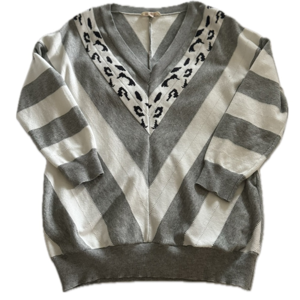 Mazik V-neck Sweater size Small.